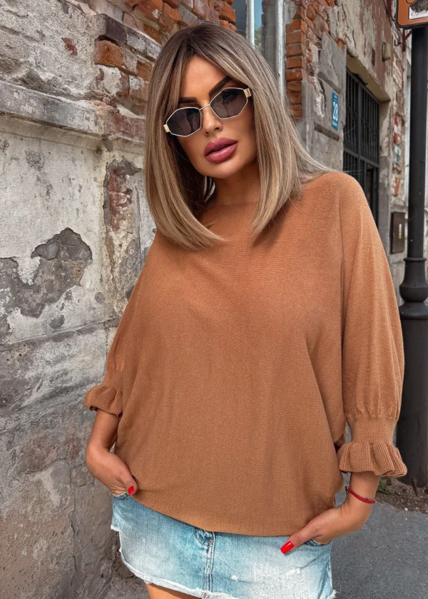 Damski sweter z falbanką –camel